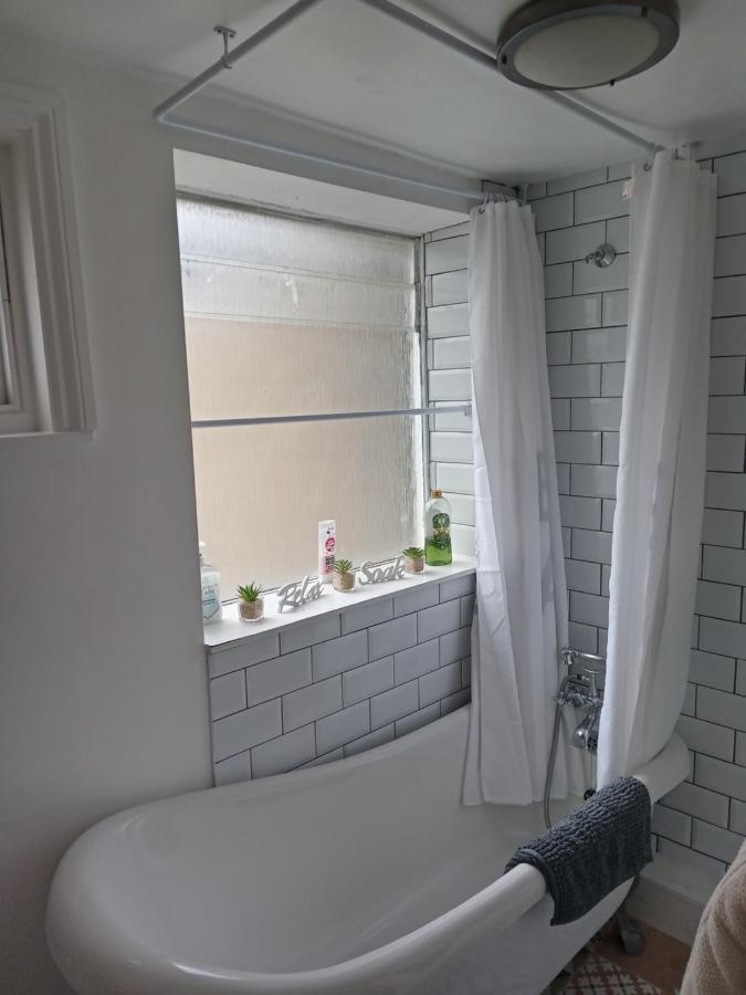 Little Dorrit Studio Flat 5 Rochester Me1 1Xz Strood Dış mekan fotoğraf
