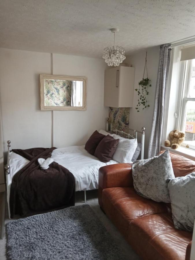 Little Dorrit Studio Flat 5 Rochester Me1 1Xz Strood Dış mekan fotoğraf