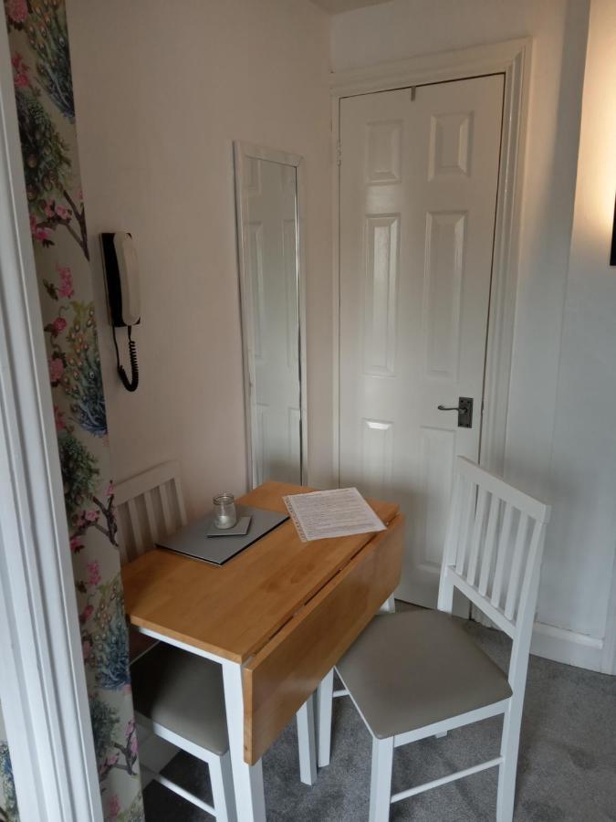 Little Dorrit Studio Flat 5 Rochester Me1 1Xz Strood Dış mekan fotoğraf