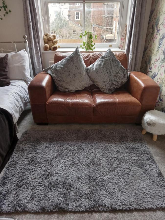 Little Dorrit Studio Flat 5 Rochester Me1 1Xz Strood Dış mekan fotoğraf